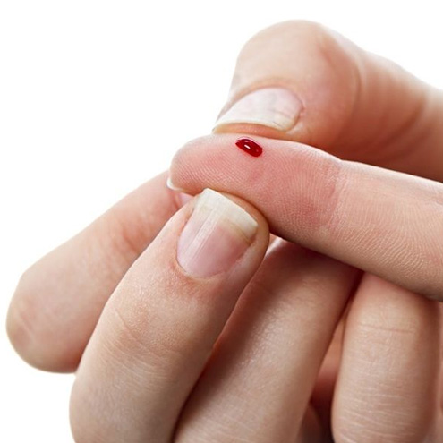 Зошто крвта секогаш се вади од четвртиот прст?