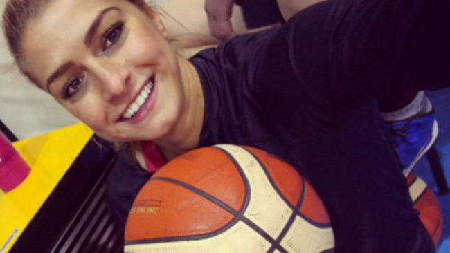 Претера колку е згодна: Македонската кошаркарка Едина Муса ќе ве препоти за секунда! (ФОТО)