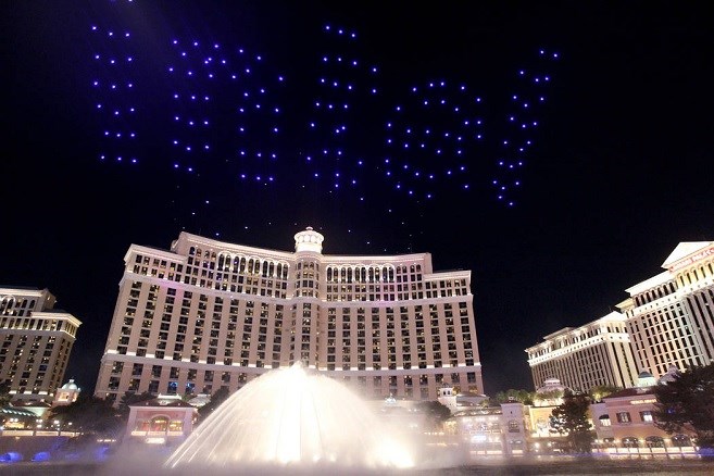 ЦЕС лајт шоу: Небото на Лас Вегас го осветлија дронови