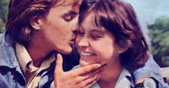 Првиот љубовен бакнеж на Марија од „Жикина династија“ и бил на 13 години пред камера токму во филм!
