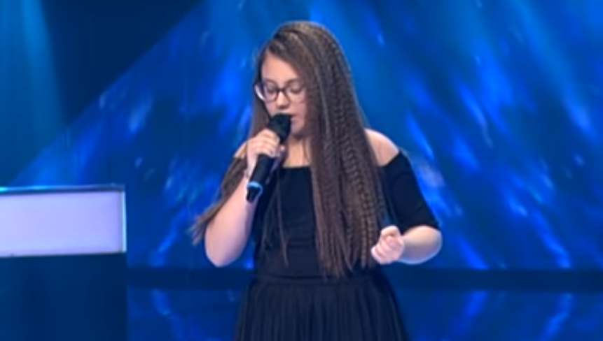 Ги собра сите аплаузи: Младата струмичанка растури во регионалното музичко шоу! (видео)