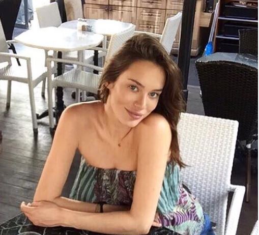 (ФОТО) Оваа српска убавица е сопруга на познатиот турски актер кој сите го знаете – Србија е неговиот втор дом!