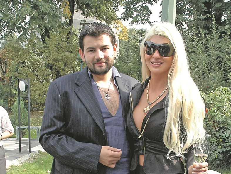 Јелена Карлеуша беше три месеци во брак со Бојан Кариќ, а вака изгледа неговата сегашна сопруга Маша (фото)