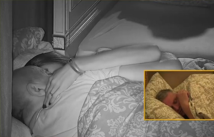 Милијана пред очите на сите легна со Жабац, а нејзиниот возрасен сопруг Милојко не можејќи тоа да го гледа, побегна од спалната (ВИДЕО)