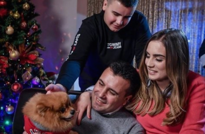 Кој „му го смести“ на Зоран Заев? Со куче од 3000 евра честиташе Нова Година! (ФОТО)