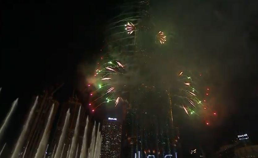 Погледнете ги огнометите и како се славеше Нова Година низ светот (видео)