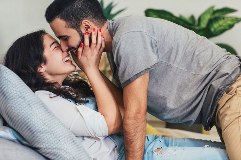 5 нешта што среќните парови ги прават пред да си легнат