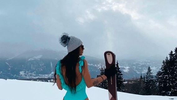 Нов тренд на Инстаграм:  Теа, Зоранах и Бојана позираат голи на снегот (фото)