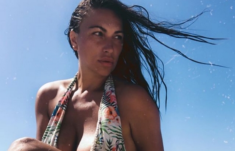 Бившата манекенка и модел Цеце Георгиев кога нема што да прави, се соблекува: Гол поздрав до хејтерите од „секси мама“ (ФОТО)