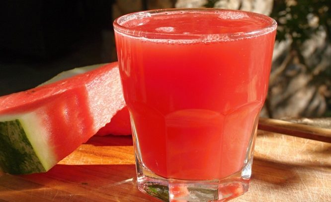 Освежителен сок од лубеница за овие топли денови