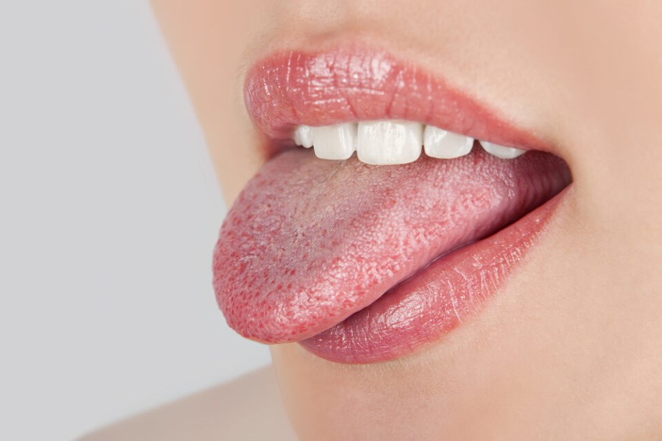 Организмот ви испраќа јасни сигнали преку јазикот – еве на кои здравствени проблеми укажува тоа