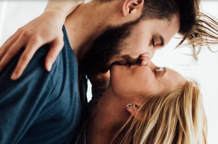 Како бакнувањето влијае врз вашиот организам?