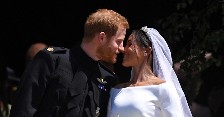 Британски свештеник тврди: Лага е дека Меган Маркл и Хари се венчаа три дена пред официјалната церемонија