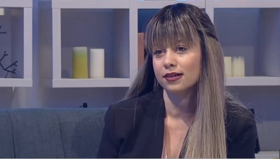 Македонската ТВ водителка и новинарка Цеце Николова реши да ја соочи јавноста со нејзината реалност: „Ова сум јас“ – храбрата и силна девојка сврте нов животен лист (ФОТО)