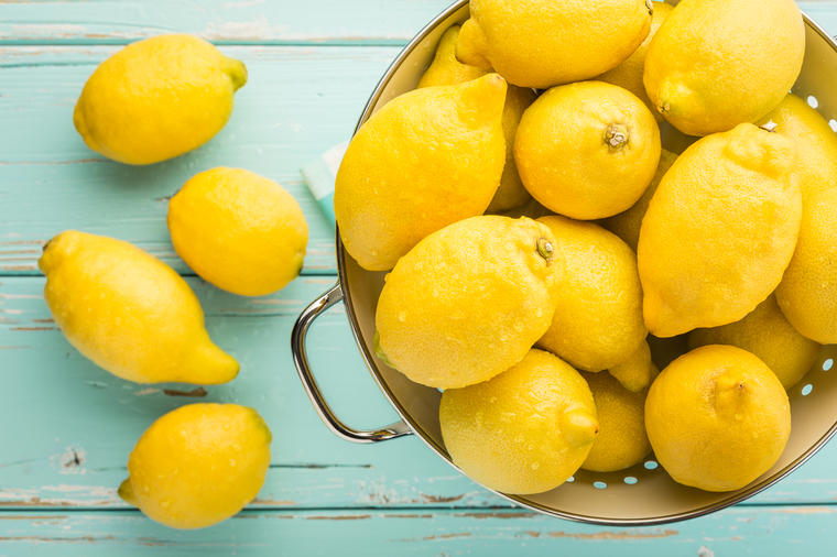 Лимонот е богат со мноштво важни соединенија – еве на кои лица особено им се препорачува