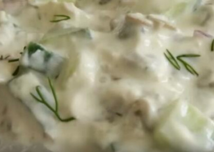 Освежувачка салата со краставици: Совршено кремаста, идеална за летните денови