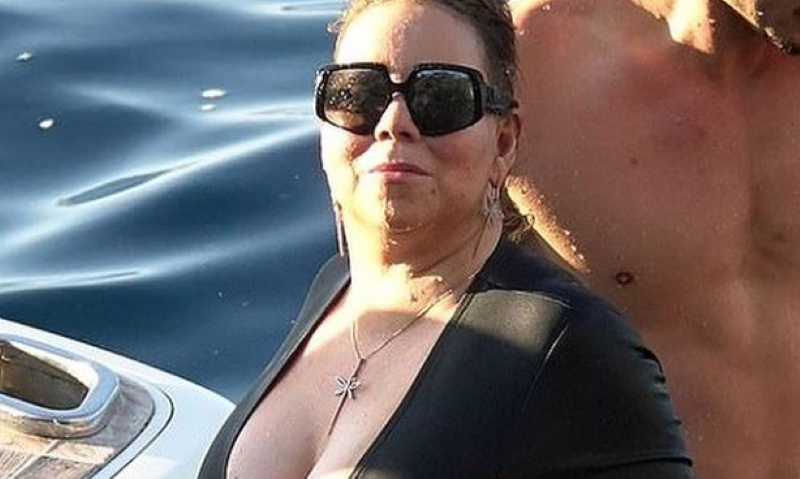 Мараја Кери на одмор со вишок килорами – следбениците ја нарекоа „Дебела тетка“, „Облече костим за нуркање за да си го стегне салото“ (фото)