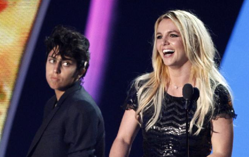 Бритни Спирс се враќа на музичката сцена – снимила песна со Елтон Џон: „Имаме летен хит“ (фото)