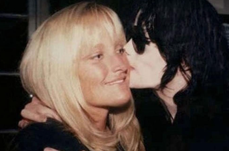 Мистериозната жена со која се ожени кралот на попот, делумно се обвинува за смртта на Мајкл Џексон (фото)