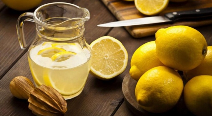 Зошто треба секое утро да пиете чаша топла вода со лимон на празен стомак?