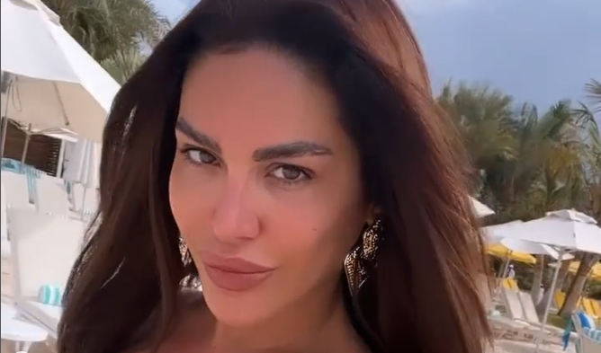 Марина Висковиќ се соблече во Дубаи: Пејачката додека позира онака разголена на песокот, ќе ви го качи притисокот (ФОТО)