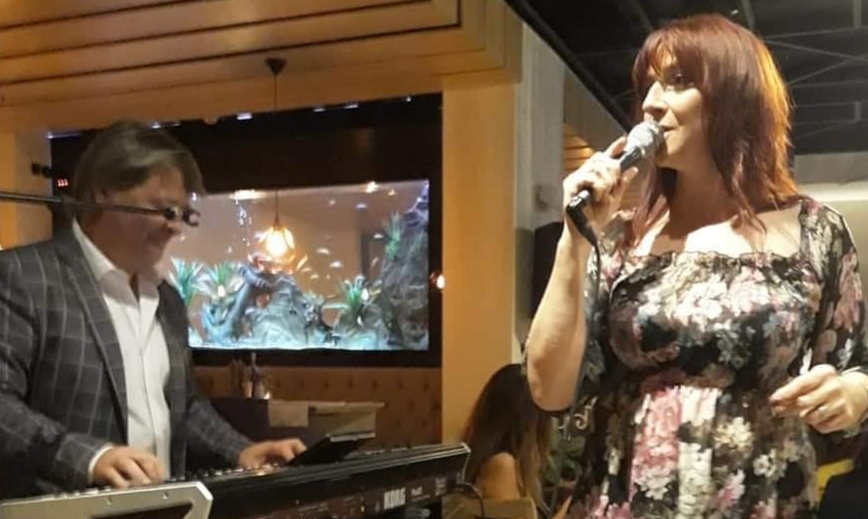 Хрватската пејачка која пее по свадби тврди: „Хрватите глумат патриоти, а ‘одлепуват’ на српски и босански народњаци“ (ФОТО)