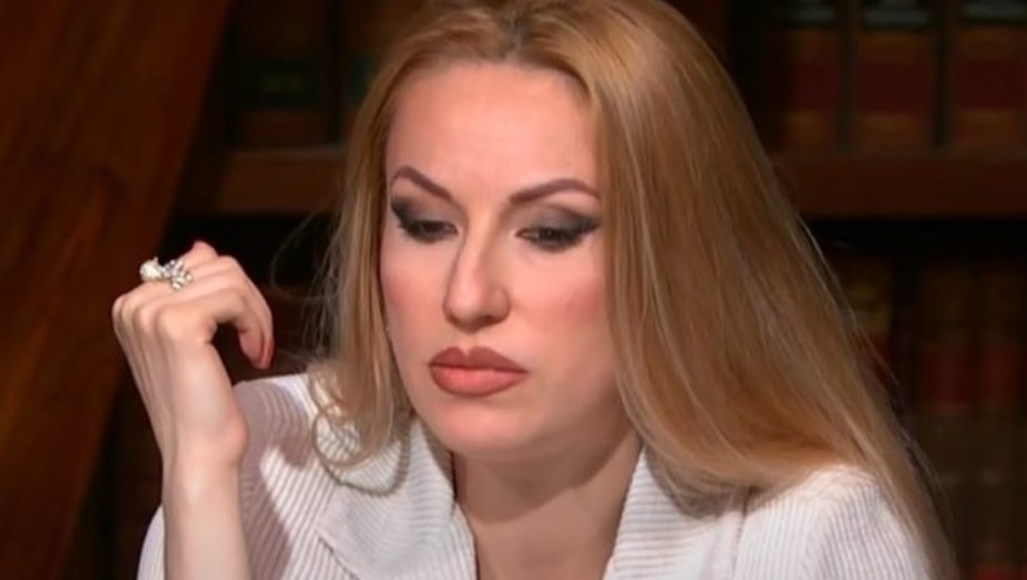 „Ракот ги убива и младите“: Рада Манојловиќ заплака во емисија поради лошата дијагноза (фото)