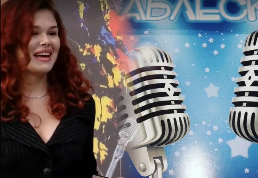 Александра Трајческа е победничката во втората сезона на  македонското музичко онлајн-талент шоу „Заблескај“ (ВИДЕО)