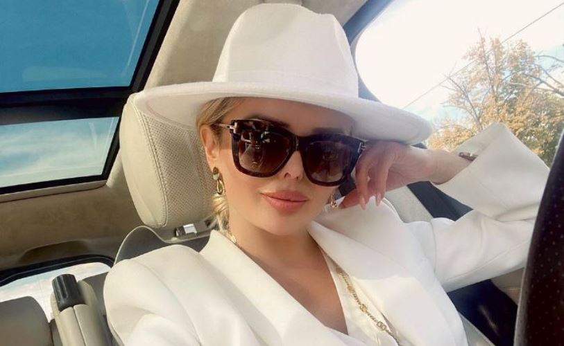 Сензуално бело: Елена Стафановска ги освои следбеничките со модниот хит за ова лето (фото)