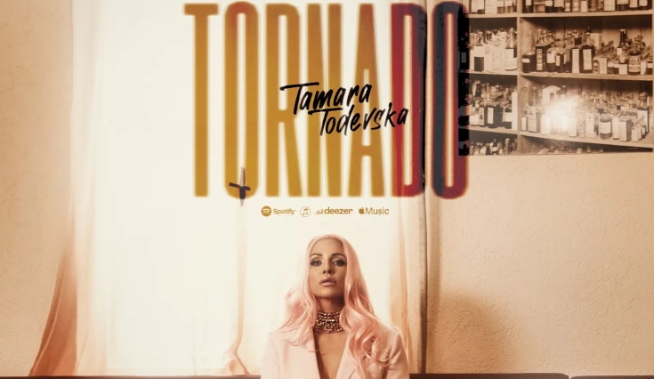 Пејачката во нов поход на регионот: Тамара тргна се’ да оддува со своето музичко – „Торнадо“ (ВИДЕО)