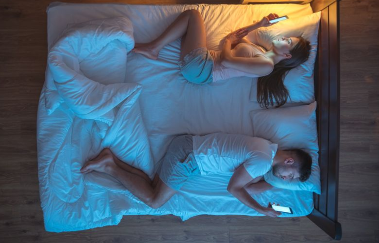 Честа претпоставка кај многу парови: Дали одвоеното спиење значи дека набрзо ќе раскинете?