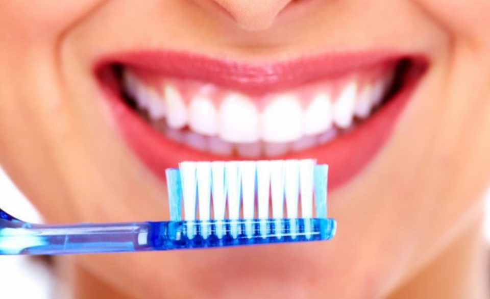 Совети од стоматолози за како да ја изберете вистинската четка за заби: На неколку работи треба да обрнете внимание