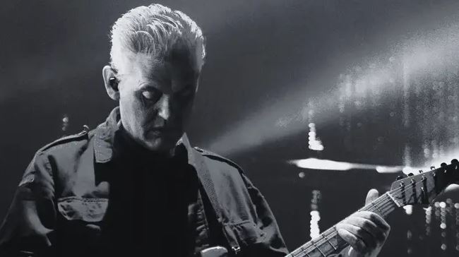 Ја изгуби битката со опаката болест: Почина гитаристот на „Massive Attack“