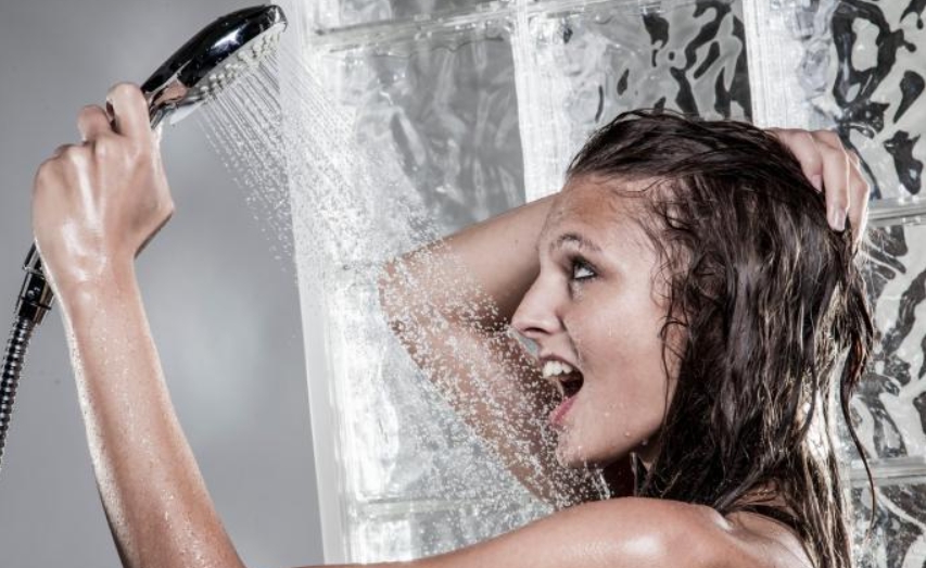 Дали се туширате наутро или навечер – еве кога е поефективно