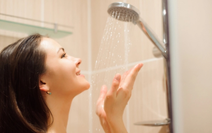 Докажано е: Туширањето со ладна вода има бројни придобивки
