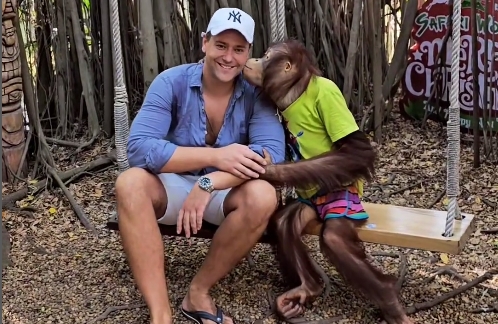 Лука Рацо се забавуваше на Тајланд: Мајмунот му ја пикна раката таму каде што не треба, а актерот го сподели видеото што сите ги изнасмеа? (ВИДЕО)