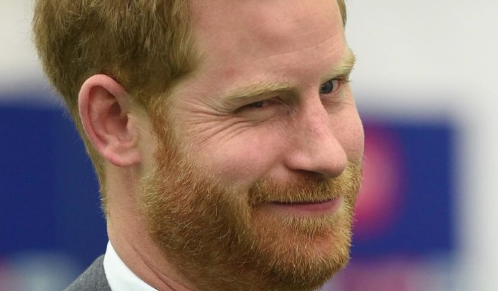 Скандал го потресе кралското семејство: Поранешна стриптизета има намера да објави провокативни  фотографии од принцот Хари (фото)